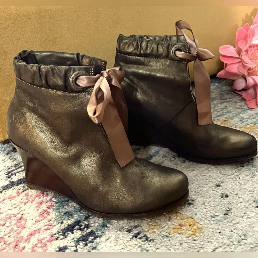 TIMBERLAND Wedge Keyhole Ankle Booties Olive-Gold Metallic Ribbon Ties 7.5